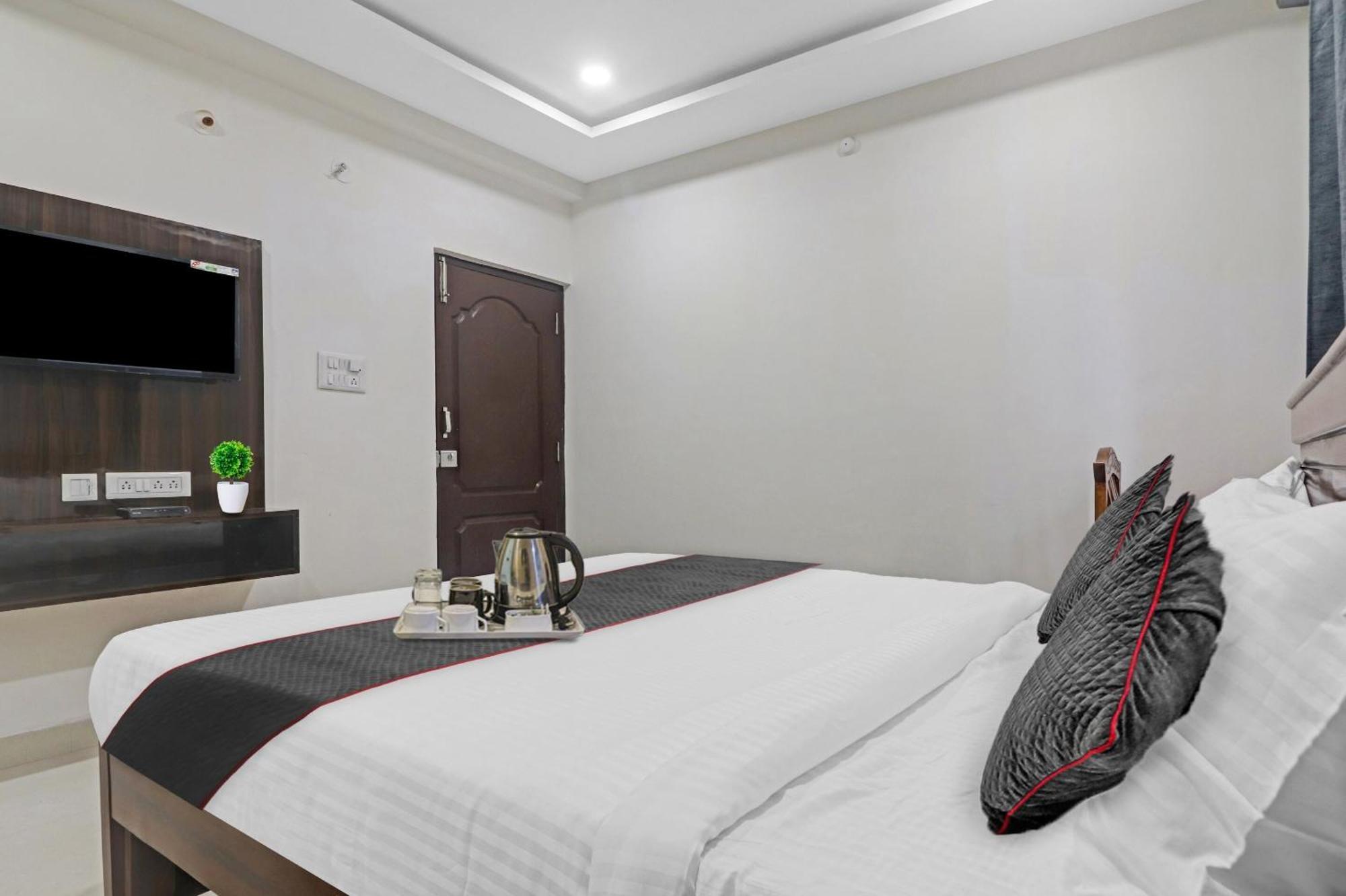 Super Townhouse Hitech City Madhapur Екстериор снимка
